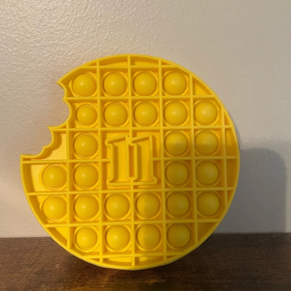 Stranger Things Netflix Eggo Waffle Pop it toy - Picture 2 of 2